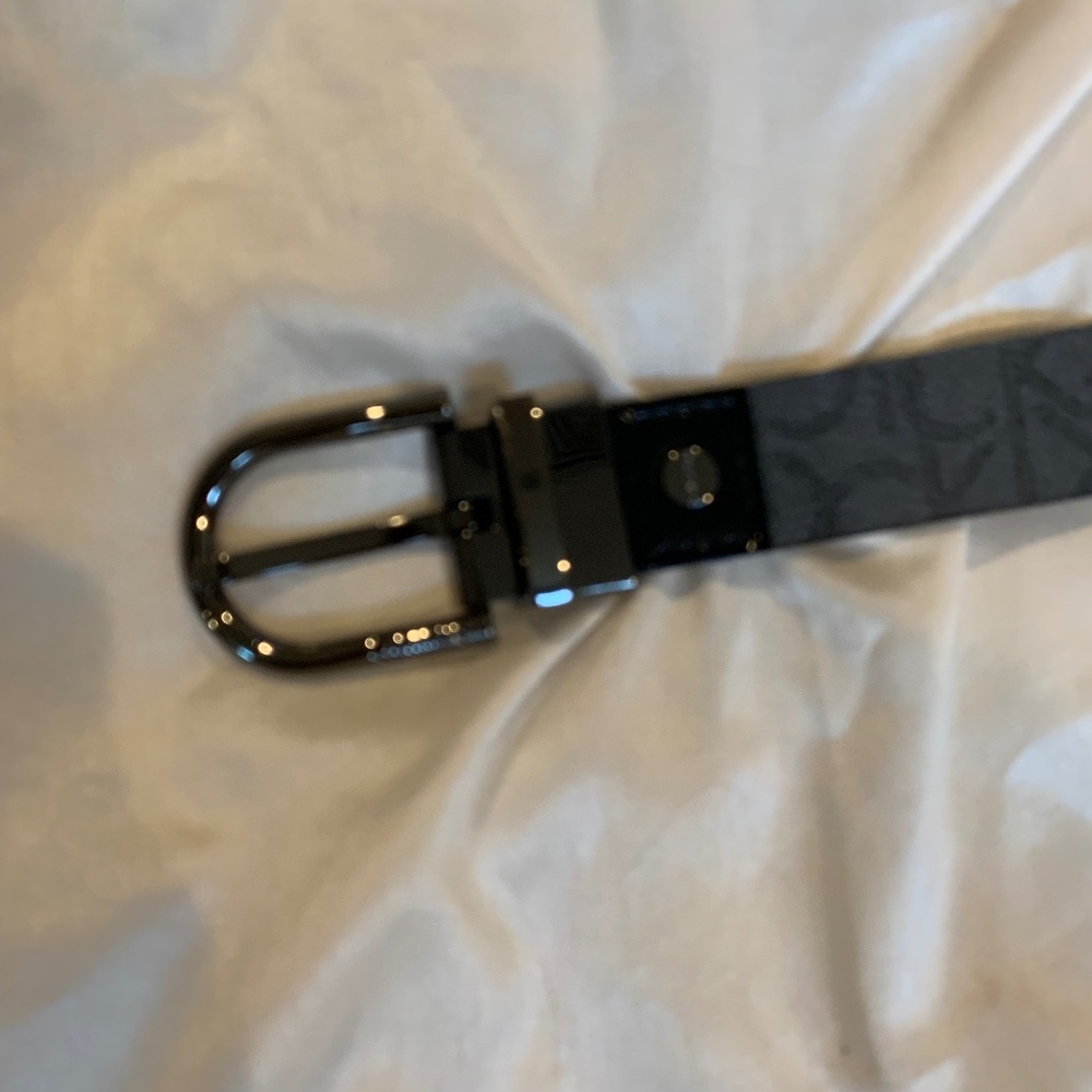 Calvin Klein Gray Logo/Black Patent Reversible Belt sz S - Picture 2 of 4